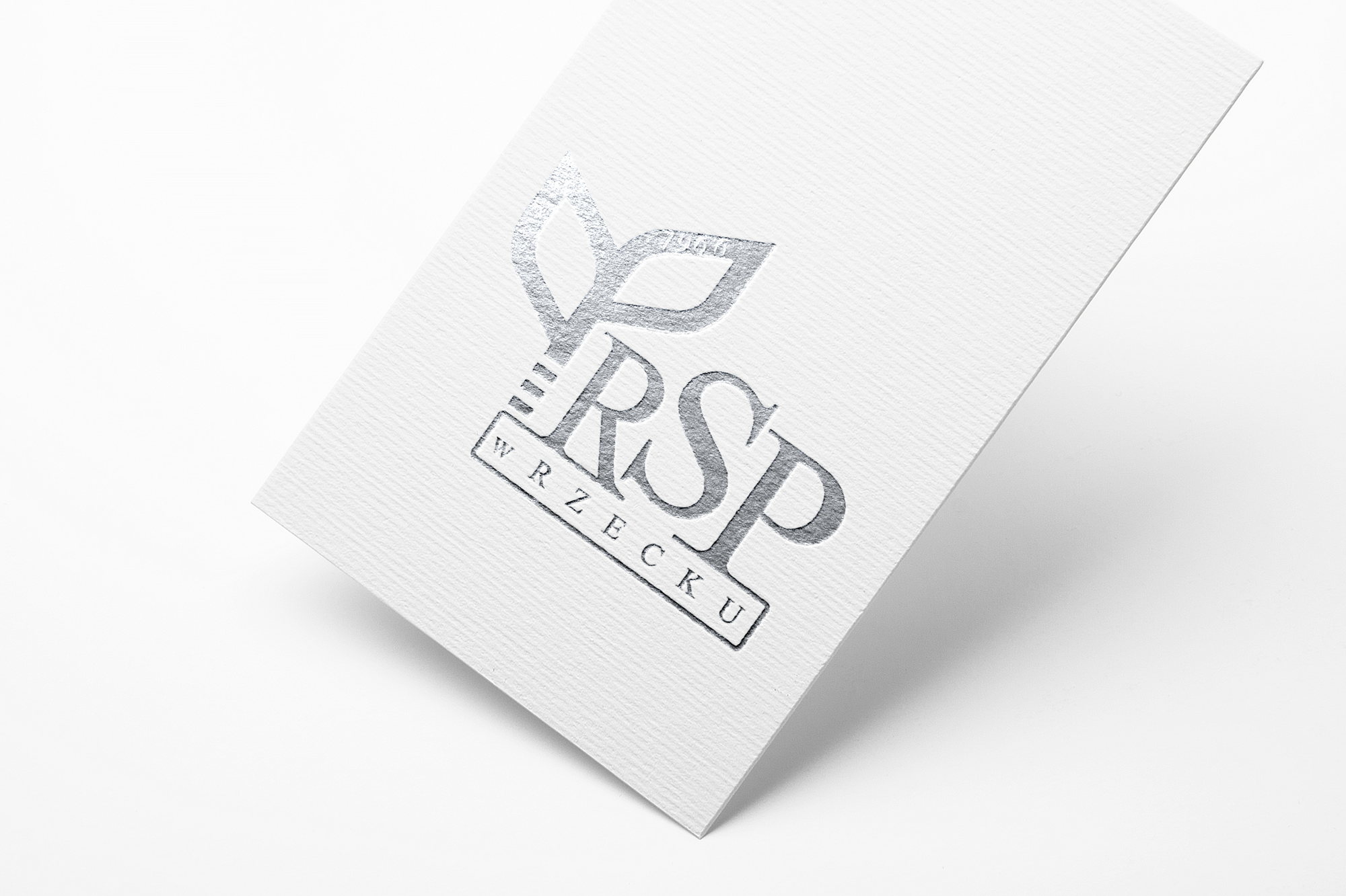 Logo RSP zaprezentowane na ciemnym materiale